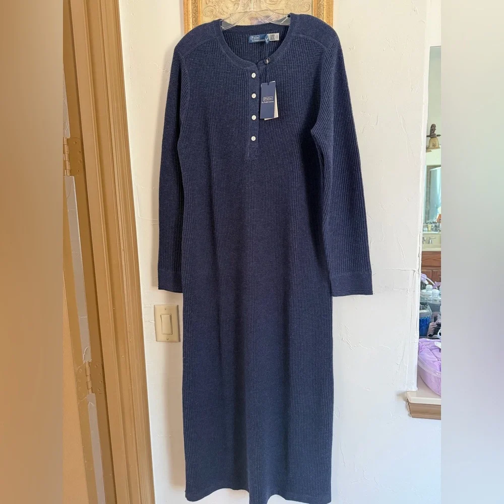 Wool-Cashmere Henley Sweater Dress
Color: Denim Heather
Size: L
NWT - Picture 7 of 8